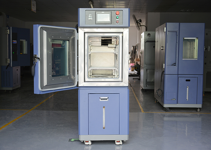 暗藏玄機(jī)的玻璃視窗——恒溫恒濕試驗(yàn)箱(圖1)